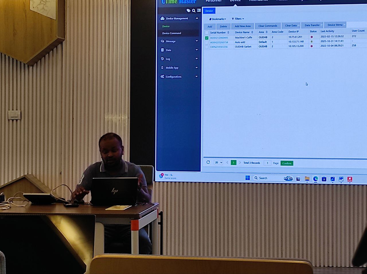 Leenjii Attendance Machine