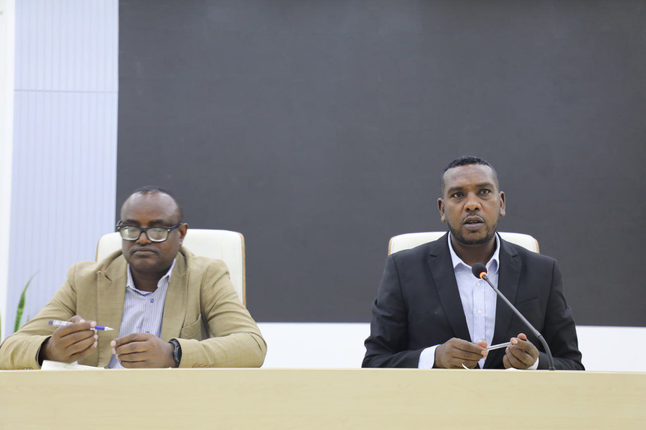 Leenjii Haaromsa Aadaa irratti Hojjettoota Biiroo Misooma Magaalaa fi Manneenii Oromiyaaf kenname